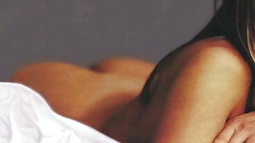לטינה סקסית TS פייטרה ראדי מתגרה סרטי סקס חינם מלאים ומטלטלת את הסולו שלה