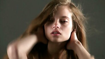 עור גלם יהלום xxx המכונית סרטי סקס אלים חינם שלה התקלקלה והיא הלכה לאיבוד בחיפוש אחר תחנת דלק.